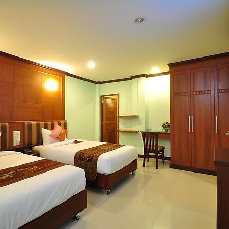 Sky Suites Bangkok Esterno foto