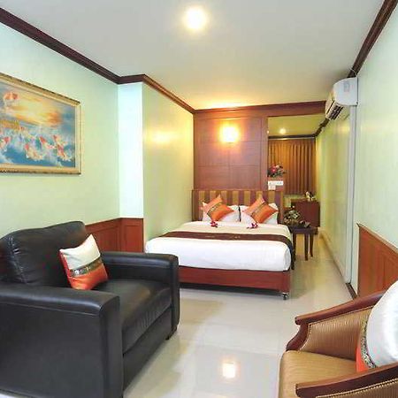 Sky Suites Bangkok Esterno foto