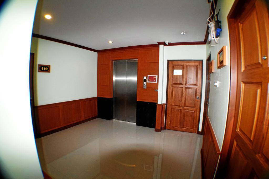 Sky Suites Bangkok Esterno foto