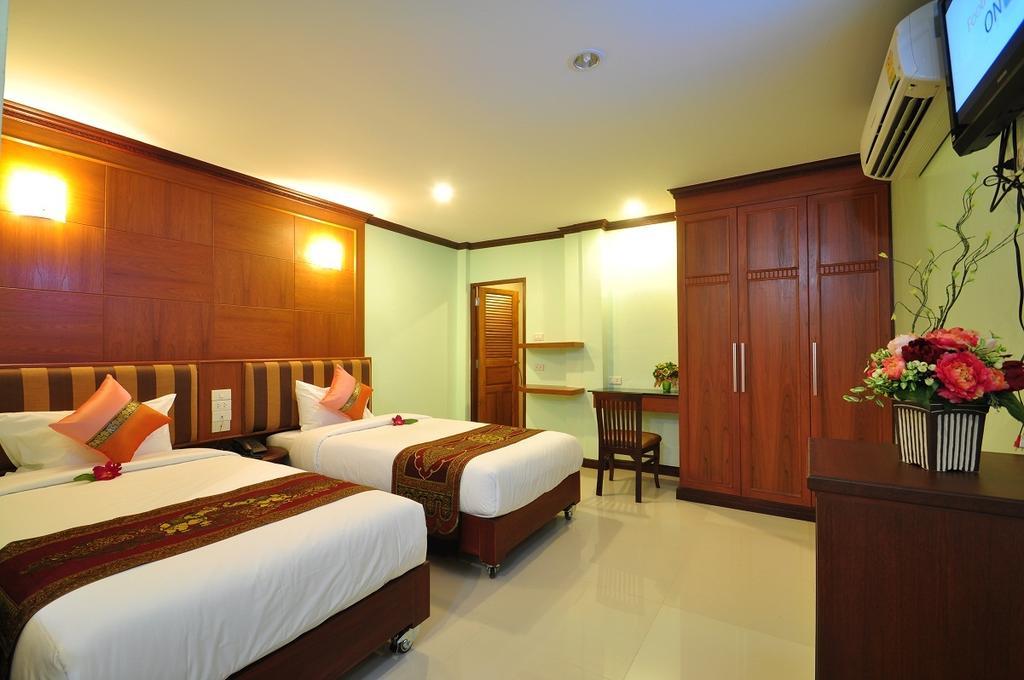Sky Suites Bangkok Esterno foto