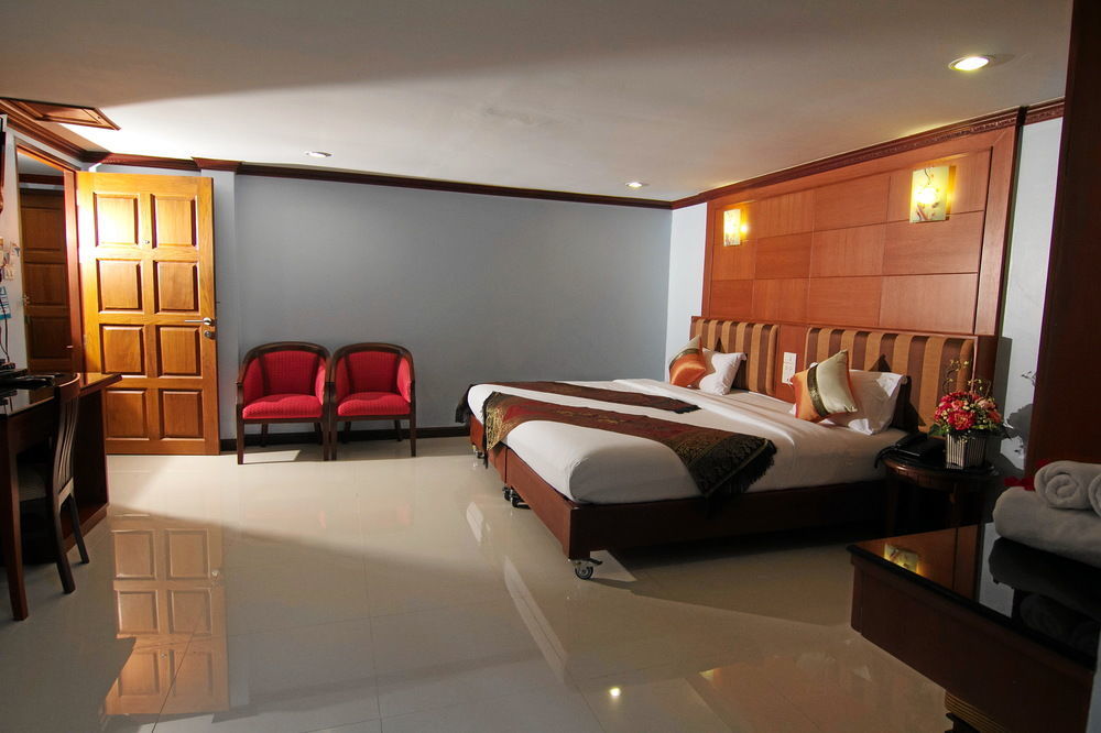 Sky Suites Bangkok Esterno foto