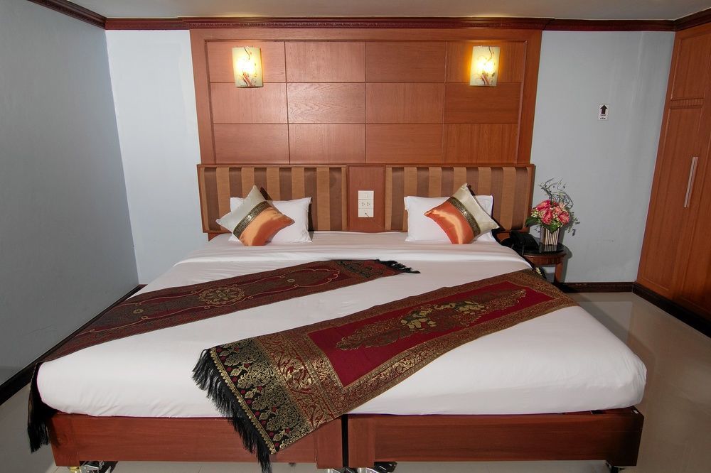 Sky Suites Bangkok Esterno foto